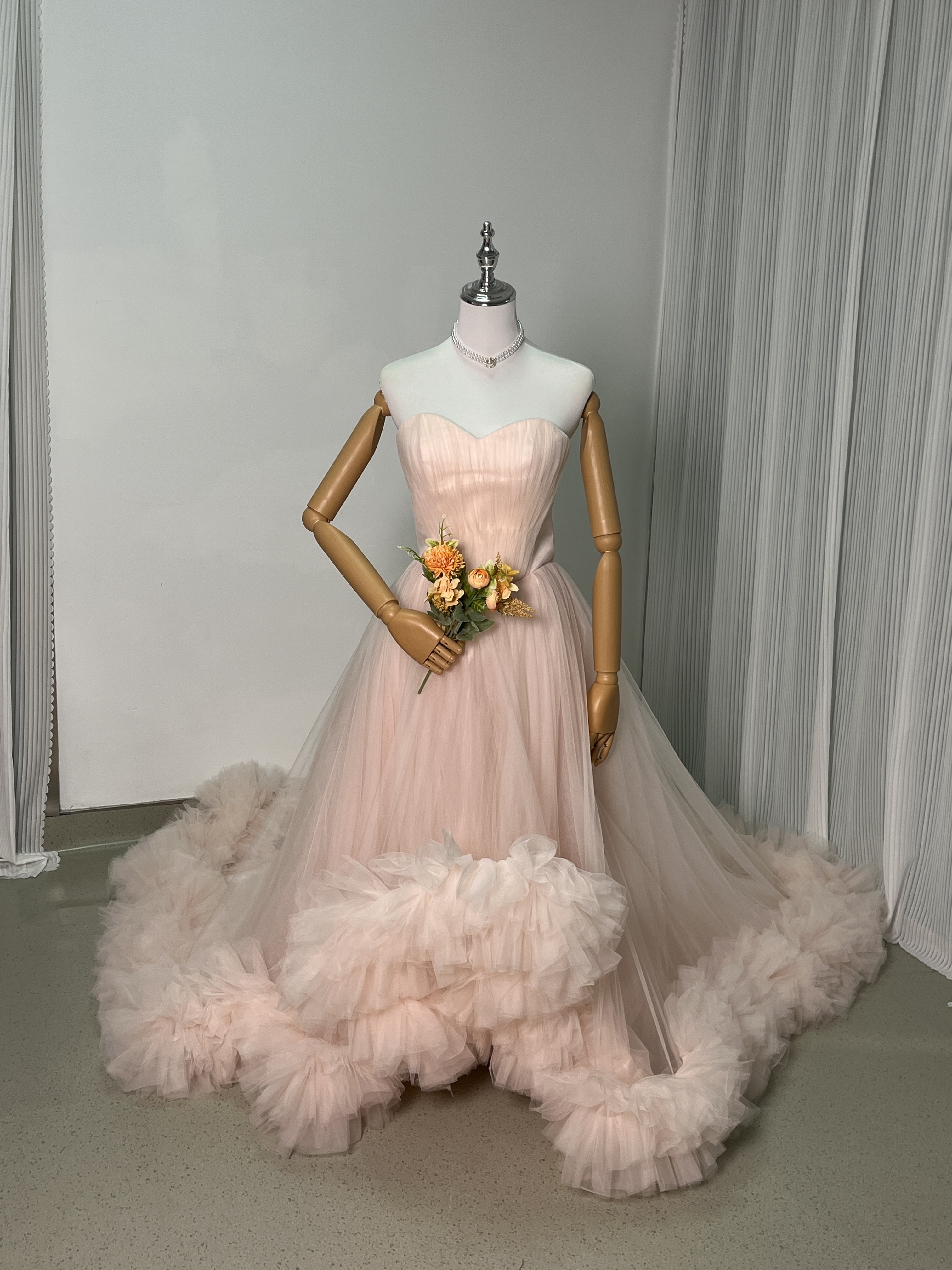 カラードレス 薄ピンク ベアトップ ラッフルフリル チュールスカート 編み上げ 前撮り