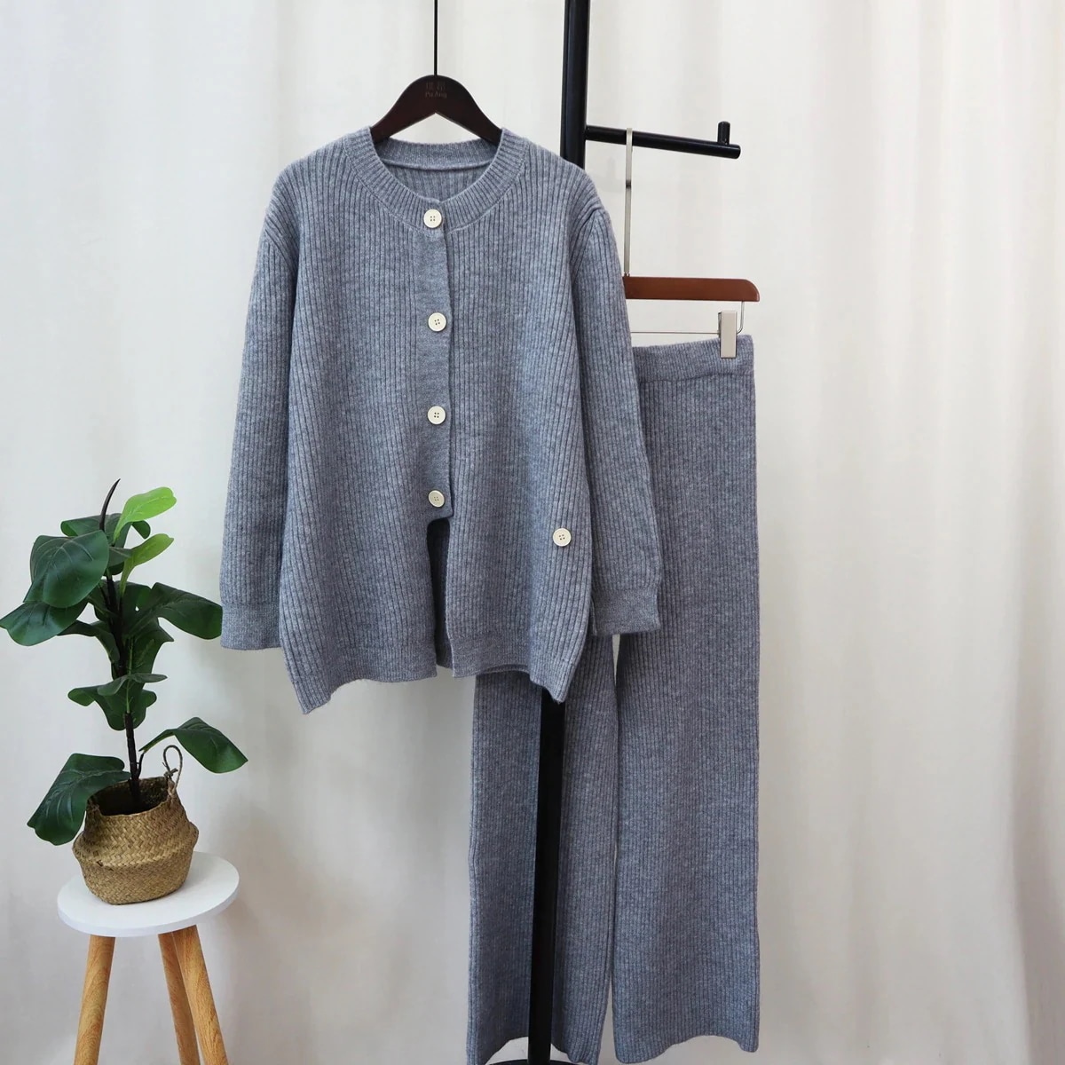 2セット 秋冬 ゆったり デザイン感 ファッション ニット セット セーター カジュアル ワイドパンツ インナー 4,672円