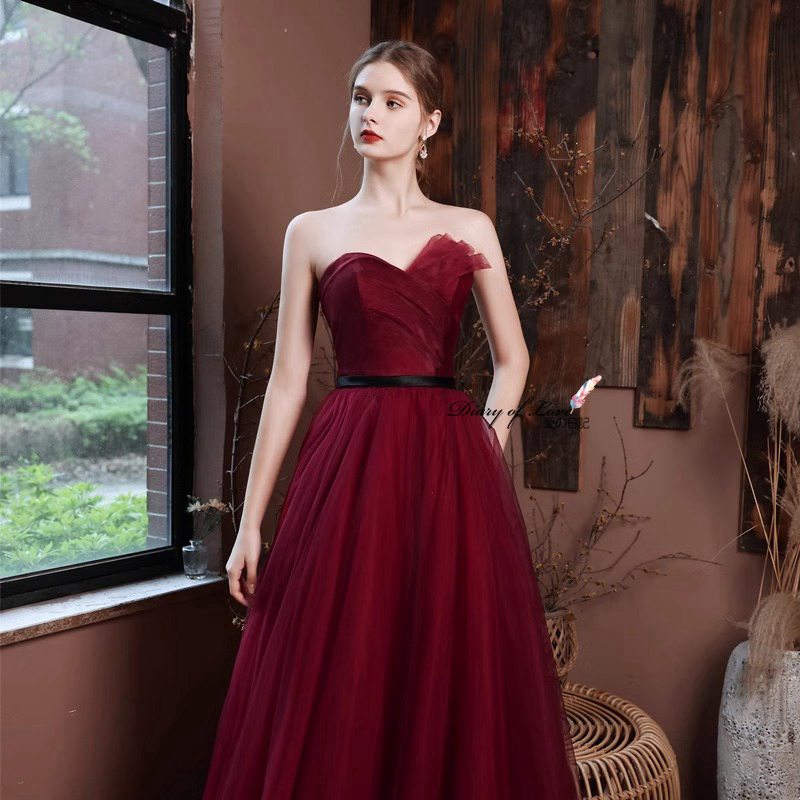 華やかさと可憐さを演出するデザイン あざやかなボルドーカラードレス ウェディングドレス 二次会用 9,489円