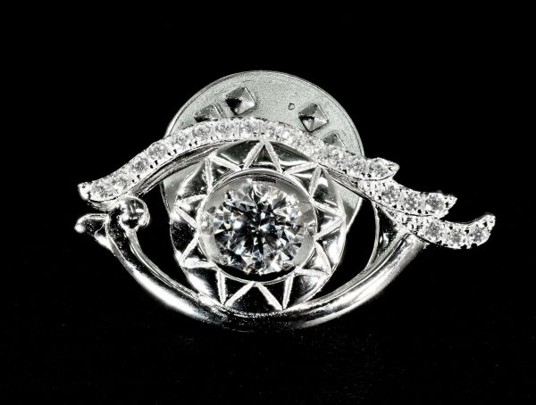 ダンシング ストーン クロスフォー ダイヤモンド ラペルピン　目 アイ カフス BOX