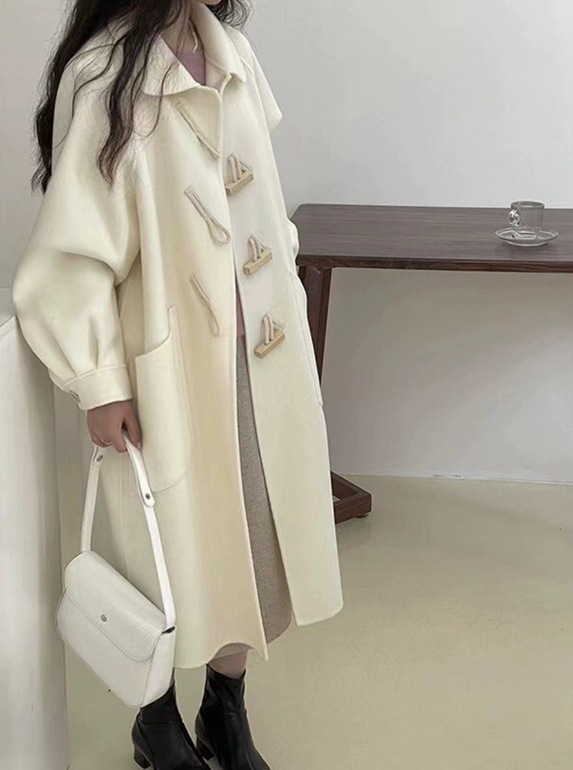 レディース コート アウター ダッフル ロング 長袖 ボリューム袖 前開き 襟付き ストレート ポケット ポリエステル 大人可愛い きれいめ シンプル カジュアル 上品 おしゃれ ガーリー 無地