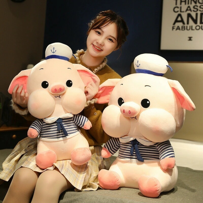 【90cm】 ぬいぐるみ pig ブタ 豚 ふわふわで癒される 抱き枕 クッション インテリア 子供 おもちゃ セーラー服 大きい 動物 可愛い 彼女に 柔らか 心地いい プレゼント ギフト c-wa
