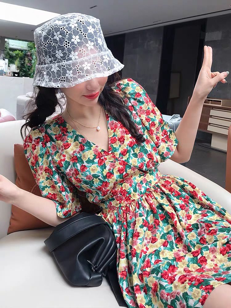 ネット限定 着用コーデを華やかに彩ってくれるオシャレなパフスリーブ花柄ワンピース