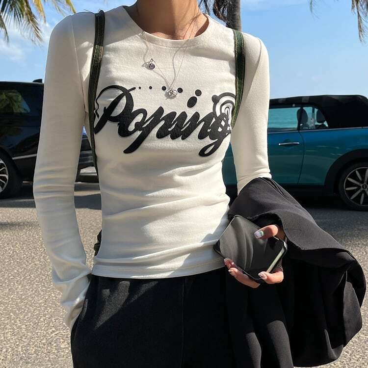 英字ロゴプリント ロンT 2色 レディース トップス 長袖 ラウンドネック スリム コットン シンプル カジュアル おしゃれ こなれ感 春 夏 お出かけ 公園 休日 カフェ 重ね着 S M L