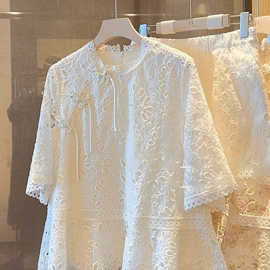 レディース 2点セット セットアップ トップス ボトムス ブラウス 5分丈 ラウンドネック ズボン ショートパンツ 刺繡 透け感 部屋着 ルームウエア かわいい 大人可愛い シンプル カジュアル