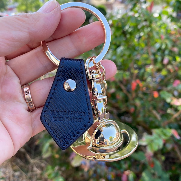 Amazon.co.jp: (ヴィヴィアン ウェストウッド) Vivienne Westwood KEY キーホルダー 箱付き 鍵 かぎ カギ  キーホルダー ORB オーブ 牛革 ブラック : ファッション