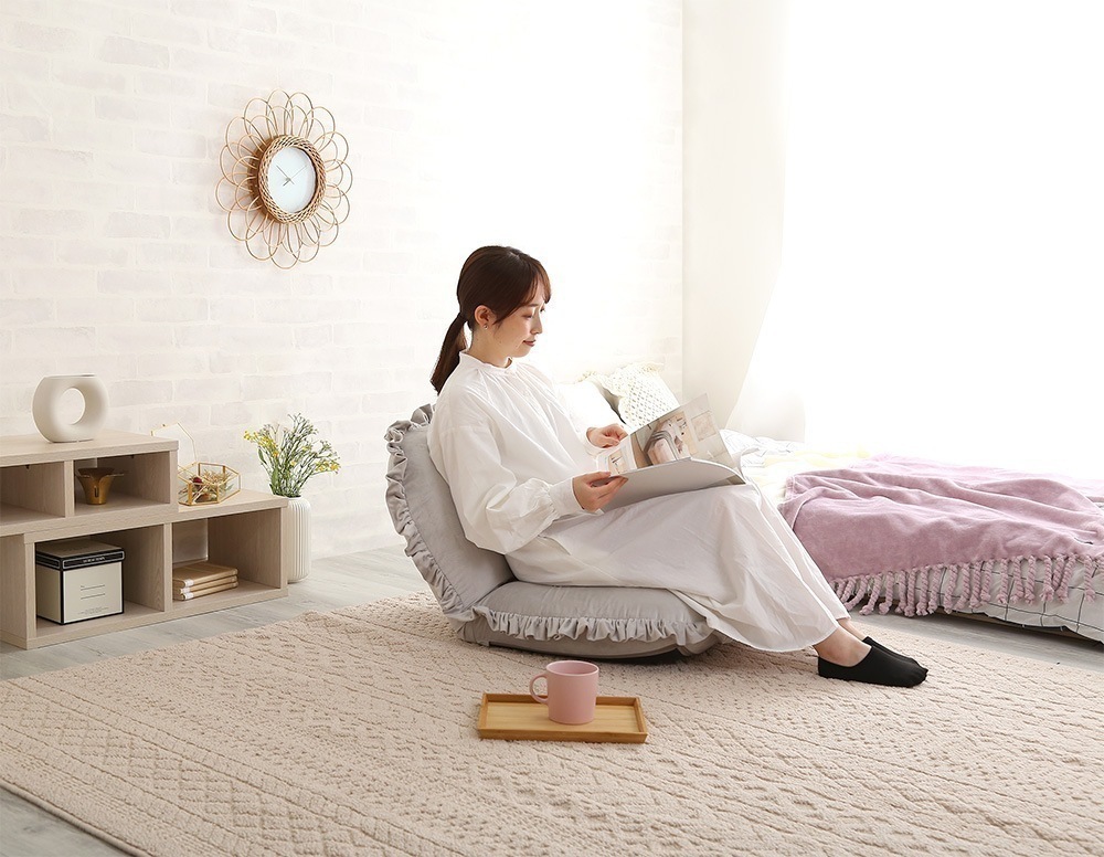 座椅子 おしゃれ リクライニング かわいい 日本製 アンティーク フリル ベロア エレガント フロアチェア コンパクト