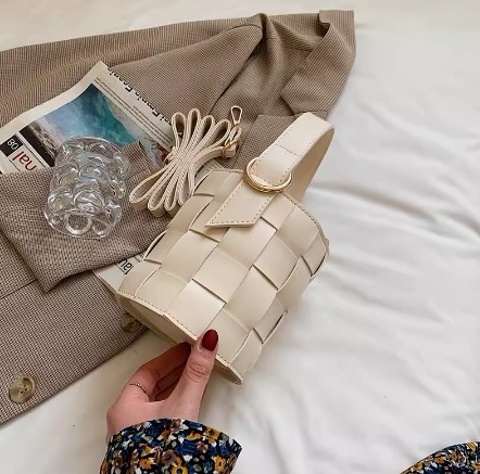 バッグ レディース ショルダー トート 斜めがけ ポシェット 巾着 PCバック ミニ 便利 コンパクト 自立 丸型 革 かわいい 大人可愛い シンプル カジュアル 上品 お洒落 こなれ感 ラフ