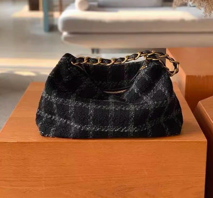 バッグ カバン レディース ショルダー ハンドバッグ 肩がけ パーティー クラッチ ポシェット ポーチ 巾着 小さい コンパクトウォレット コンパクト 軽量 薄型 自立 四角 ファスナー もこもこ