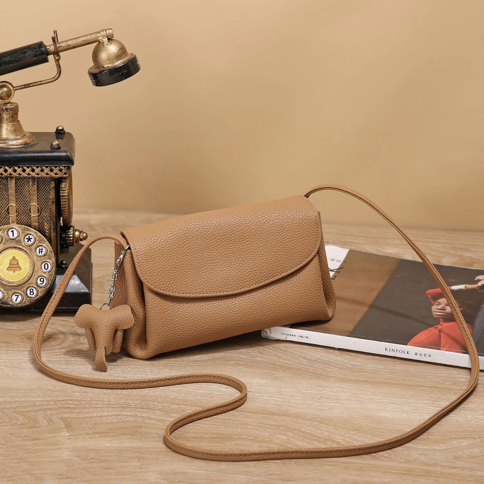 バッグショルダーバッグ撥水加工 バッグ 大人カジュアル 韓国 大容量 【本革/職人手作り】ショルダーバッグ レディース 気質シンプル 斜めがけ 無地高級感 ママ活