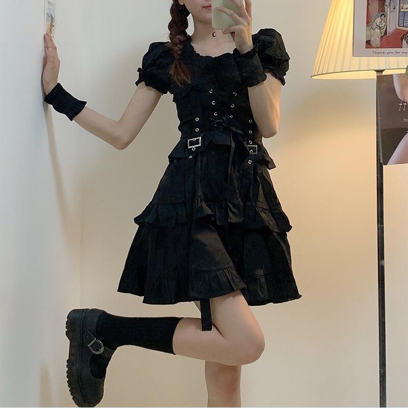 【大人気】ロリータワンピース ゴスロリ ティアードドレス 半袖 格好いい　お姫様ドレス レディース 学生 コスプレ ハロウィン コスチューム 仮装 可愛い 黒系ワンピース