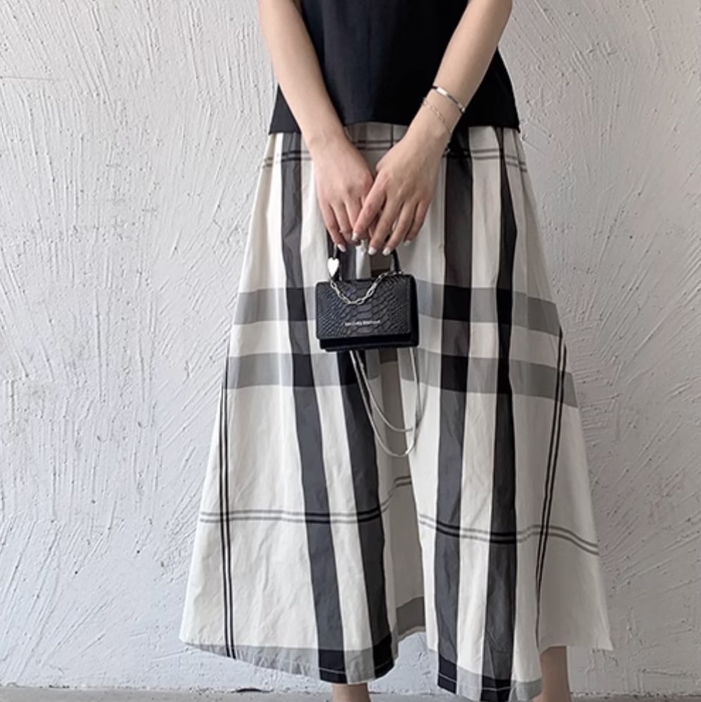 スカート フレア ロングスカート 膝下 ロング かわいい 大人可愛い カジュアル おしゃれ レトロ こなれ感 ラフ ガーリー ルーズ 個性的 主役級 存在感 抜け感 ラブリー キュート 都会的