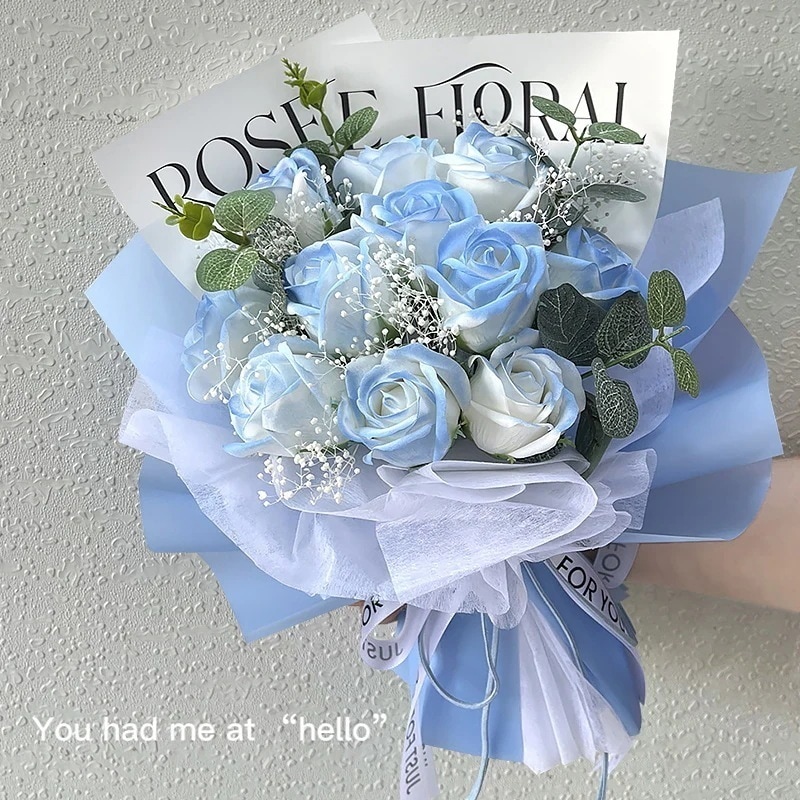 砕いたアイス ブルー ソープ フラワー 完成したブーケ バラの花 ギフト バッグ バレンタインデー サプライズ ギフト ソープ フラワー ガールフレンドへ