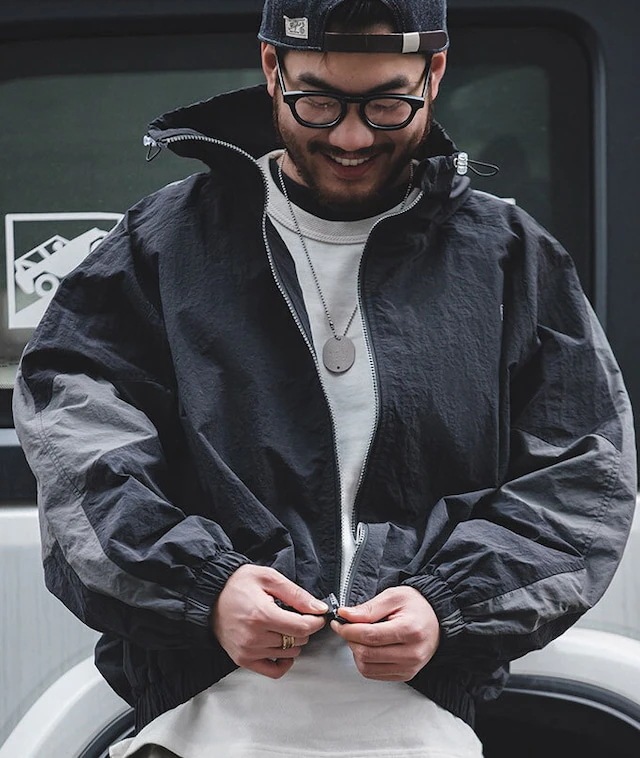 【3日で出荷】バイカラー ジャケットメンズ ショート丈 ショートコート スタンドカラー 英字刺繡 オシャレ ゆったり 体型カバー カジュアル 大きいサイズ アウター 薄手 春秋 後ろファスナー 個性