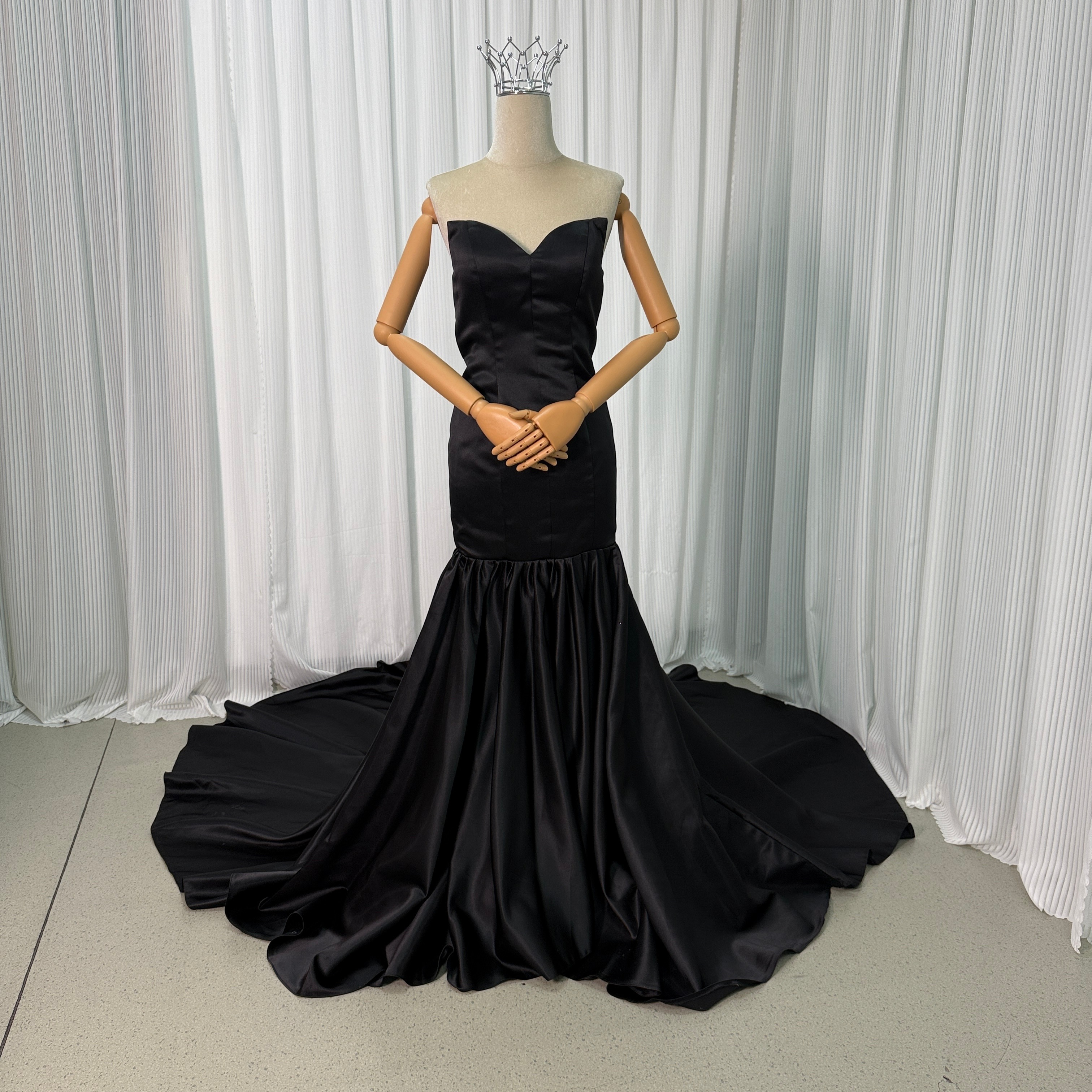 パーティードレス ブラック ベアトップ 華やかなトレーン マーメイドライン ファスナー 結婚式 2次会