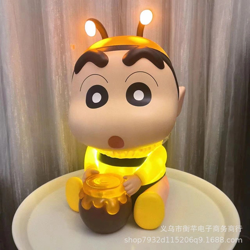 【急速出荷】クレヨンしんちゃんフィギュア座り方ミツバチしんちゃん発光版デスクトップリビングナイトランプ大置物アニメグッズモデル