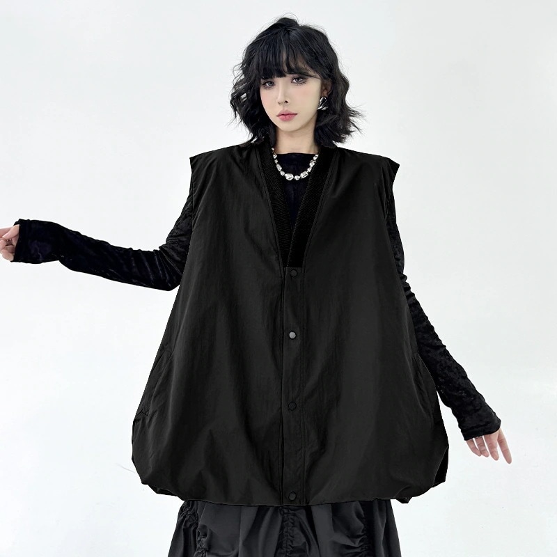 【Noir Mode】 春秋 無地 Vネック ノースリーブ ベスト デザイン性 ブラックコーデ 大きいサイズ レディース 体型カバー トップス アウター ブラウス