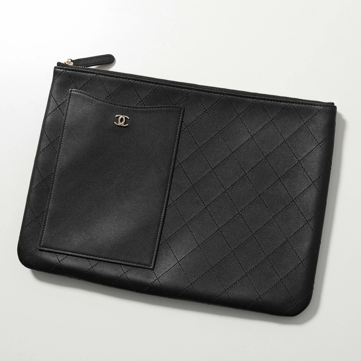 CHANEL シャネル クラッチバッグ PM AP0632 Y04638 レディース カーフレザー キルティングステッチ メタルロゴ 鞄 94305