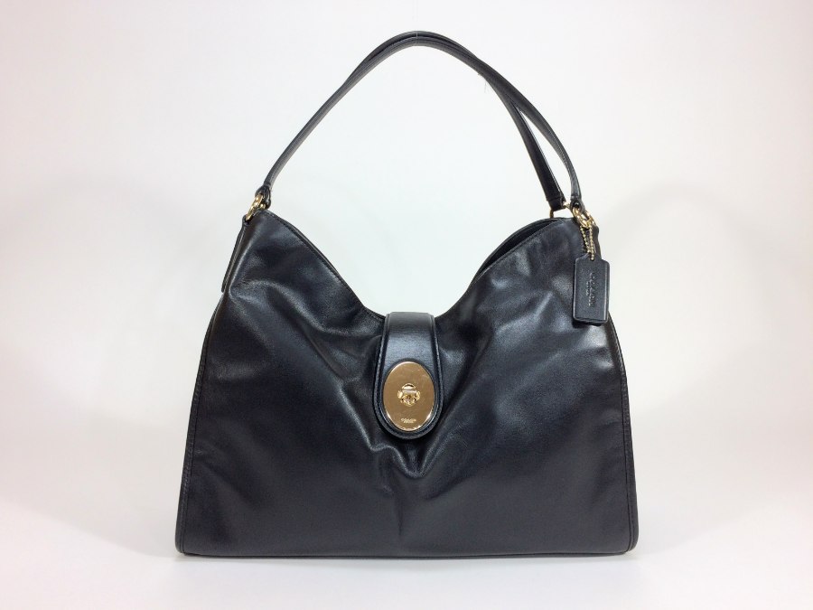 ショルダーバッグ レザー ブラック F37637 ショルダーバッグ 中古品