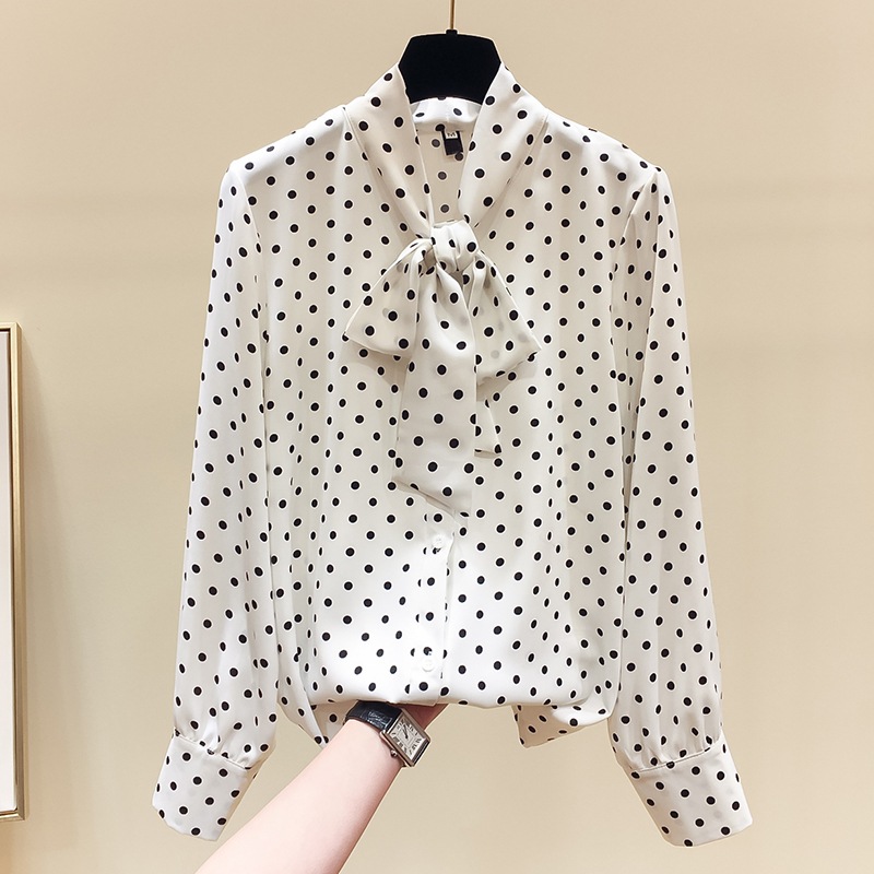 トップス ブラウス 長袖 スタンドカラー デザイン ボタン 美ライン ニュアンス 前開き ロマンチック ナチュラル かわいい きれいめ シンプル カジュアル 上品 おしゃれ お洒落 大人可愛い