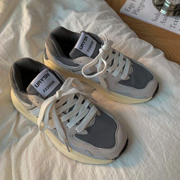 シューズ 靴 くつ クツ スニーカー レディースシューズ ランニングシューズ スポーツシューズ レディーススニーカー 厚底 ラウンドトゥ シンプル カジュアル おしゃれ お洒落 かっこいい