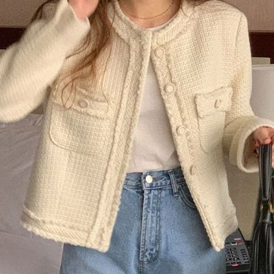 アウター ジャケット ショート丈 袖あり 長袖 襟なし ノーカラー デザイン ボタン 美ライン ニュアンス フリンジ ツイード カラバリ かわいい 大人可愛い きれいめ シンプル カジュアル 大人