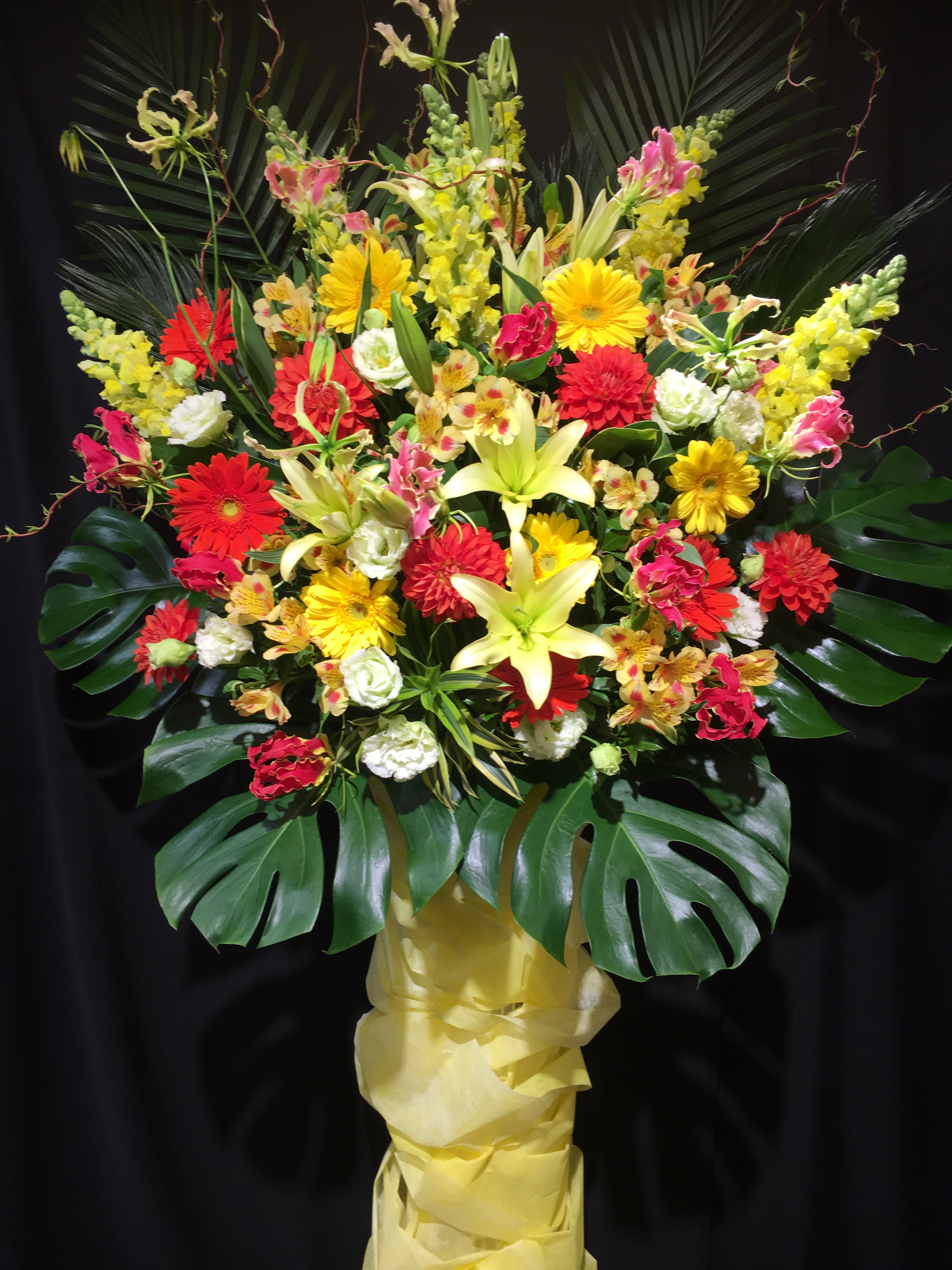 商品ID 3087 スタンド花　明るくお任せ　1段　生花