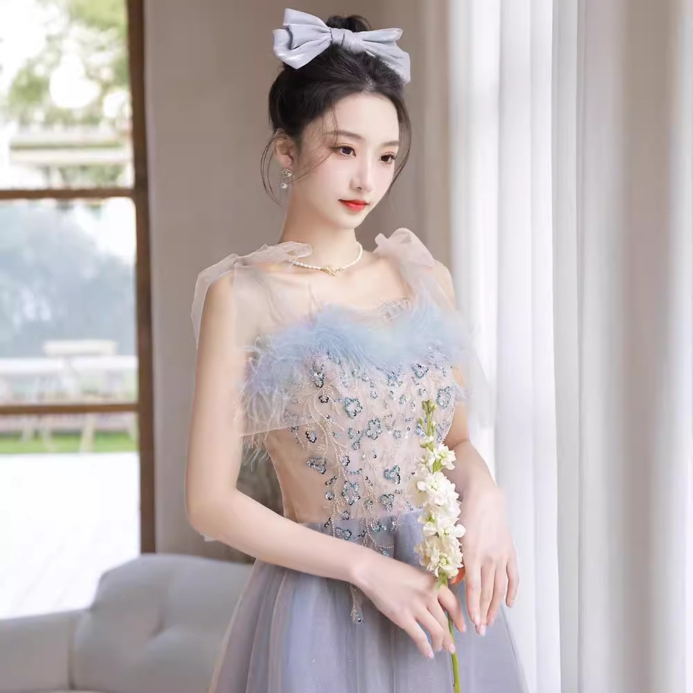女性用ブルーサスペンダーイブニングドレス軽い贅沢ニッチ高級誕生日パーティー気質学生の芸術試験のパフォーマンススカート小柄