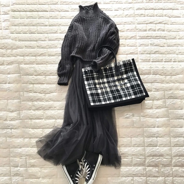 【韓国の人気爆発】 目を奪われる シンプル ハイネック 長袖 ニット スカート 無地 ギャザー 2点セット 5,202円