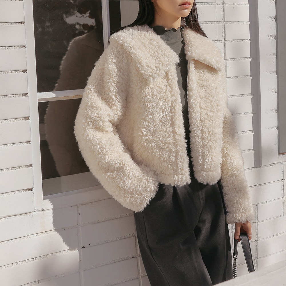 チェーンソフトカラジップファージャケット