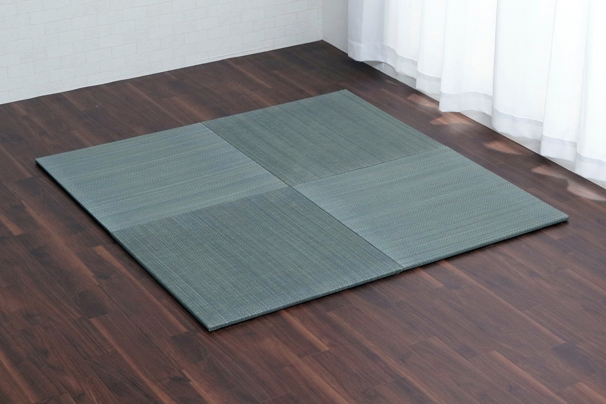 い草 置き畳 フローリング対応 70*70*1.5cm 4枚組　防炎 青森産天然ヒバ由来成分 抗菌 防臭 フローリング対応 シンプル モダン おしゃれ 空間 消臭 滑り止め