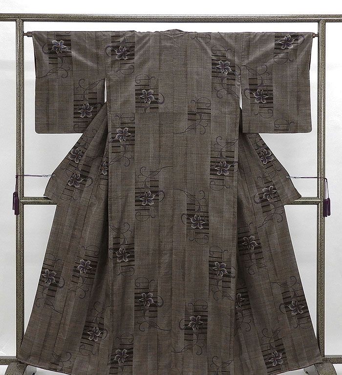 紬 未着用美品 正絹 9マルキ花模様 身丈161cm 裄丈64.5cm 大島紬 未使用 新古品 着物 d4010