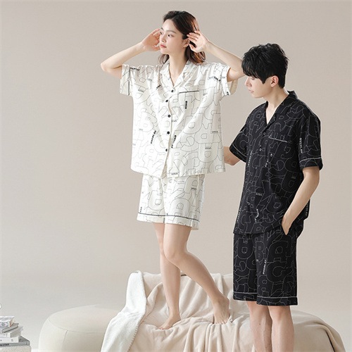 ペアパジャマ なら部屋着 ばかりでなく近くのコンビニにも行けます