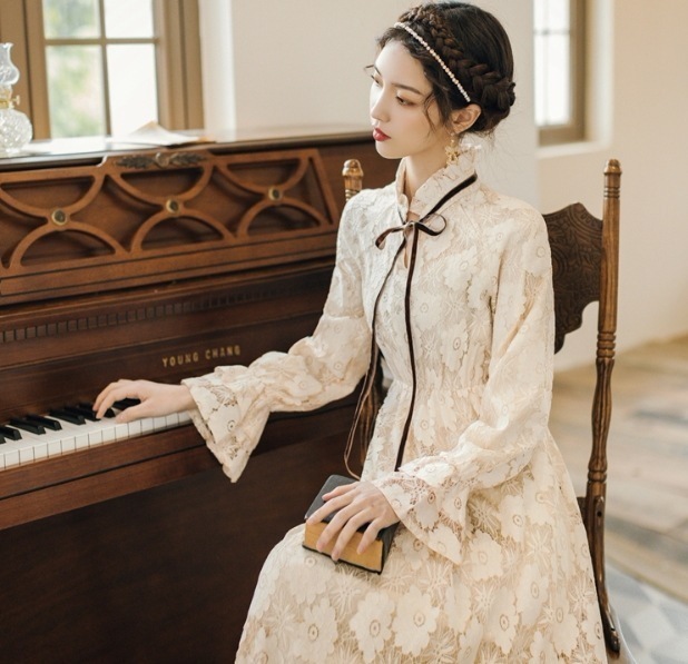 ワンピース ワンピドレス ミモレ ミモレ丈 ロング ロング丈 長袖 フレアスリーブ 襟付き フレア 細身 レース 刺繍 フリル リボン ドーリー かわいい 可愛い きれいめ 上品 おしゃれ