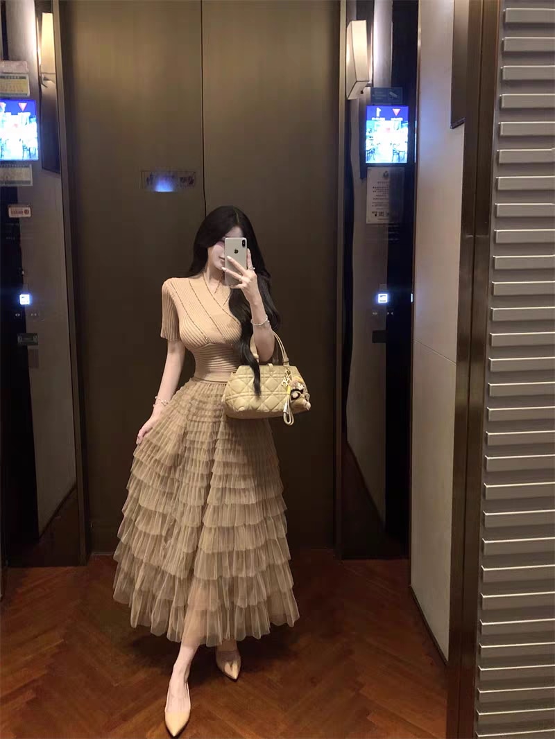 （meelissey）S/L韓国デザイン高級感気質vネック半袖ニットTシャツトップスレディース夏スーツコーヒー色メッシュケーキAラインスカート2ピースセット