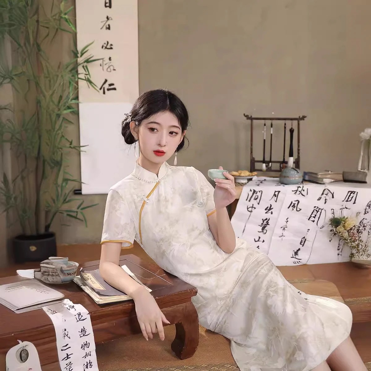 2024 春夏改良チャイナドレススリムフィットデイリーミッドレングス軽量ヤングスタイル風チャイナドレス女性用