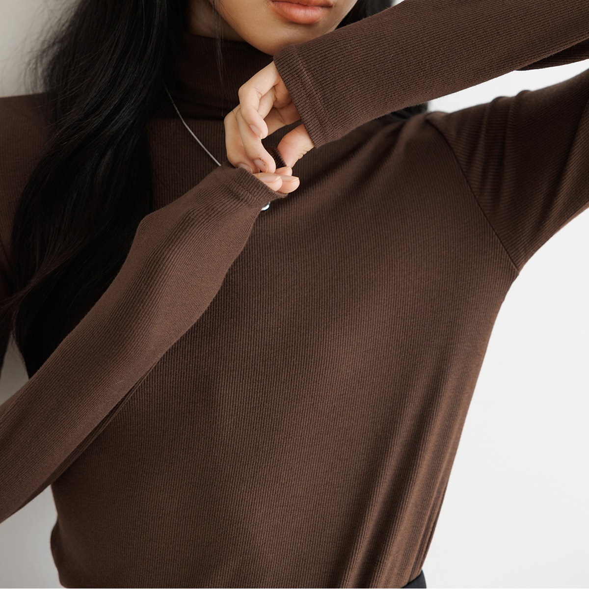 カットソー 長袖 ハイネック タートルネック レディース トップス タイト スリム 細身 フェミニン 薄手 きれいめ シンプル カジュアル 上品 おしゃれ かっこいい こなれ感 ラフ クール モード系