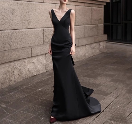 パーティードレス ブラック Vネック ふわふわリボン 背中見せ マーメイドライン 演奏会