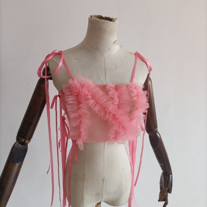 ェミニンなフレームレースの袖トップス 演奏会/音楽会