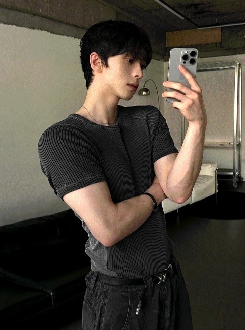 [COSYHARU公式] Pigment Muscle Fit Short Sleeve Knit