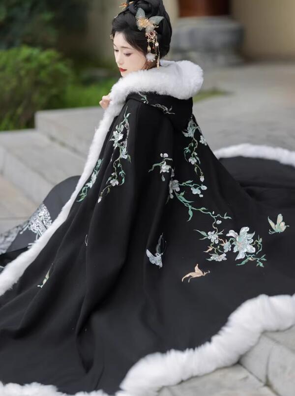 チャイナ服 マントレディースマントファー付き　裏起毛 暖かい 花刺繍 漢服 中華服 グラデーション ３色マント 中華コスプレ衣装 新作 女性用 カンフー衣装 華流コスチューム 厚みコート 仮装 変装