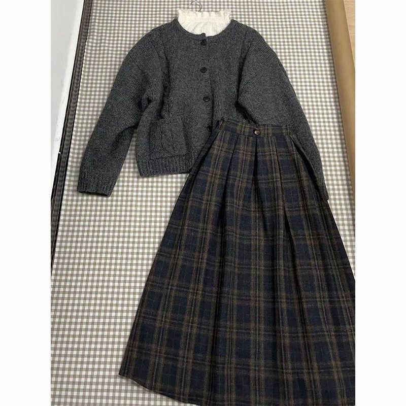 11 大規模な女性用服女性のための小さなフレグランススタイルの衣装秋と冬の新しいスタイルファットシスターシャツ編みカーディガンスカートスリーピーススーツ