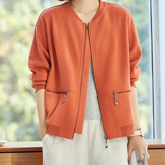 アウター ジャケット ミディアム丈 上着 袖あり 長袖 襟なし ラウンドネック 前開き ファスナー ポケット かわいい 大人可愛い きれいめ シンプル カジュアル 大人 上品 おしゃれ かっこいい