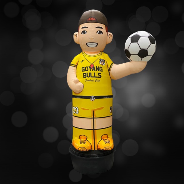 [サッカー選手] エアー看板 立体看板 膨らむ看板 店舗看板 目立つ看板 大型看板