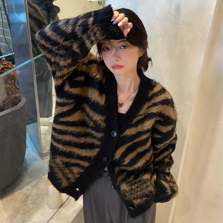 ゼブラ柄ニット アニマル柄 アウター カーディガン 長袖 萌袖 Vネック 襟なし もこもこ モコモコ