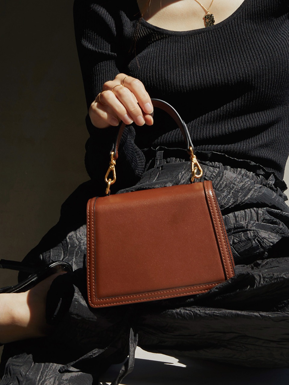 セミコードコードバッグラインキャメル