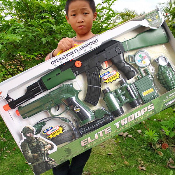 子供用おもちゃの銃 サブマシンガン ピストル リボルバー チキン慣性銃 耐久性のあるフルセットの装備 男の子と女の子へのギフト