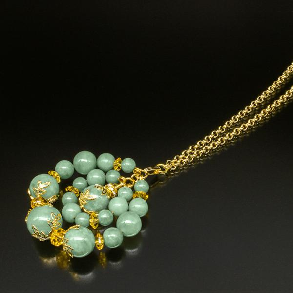 翡翠の守護ペンダント