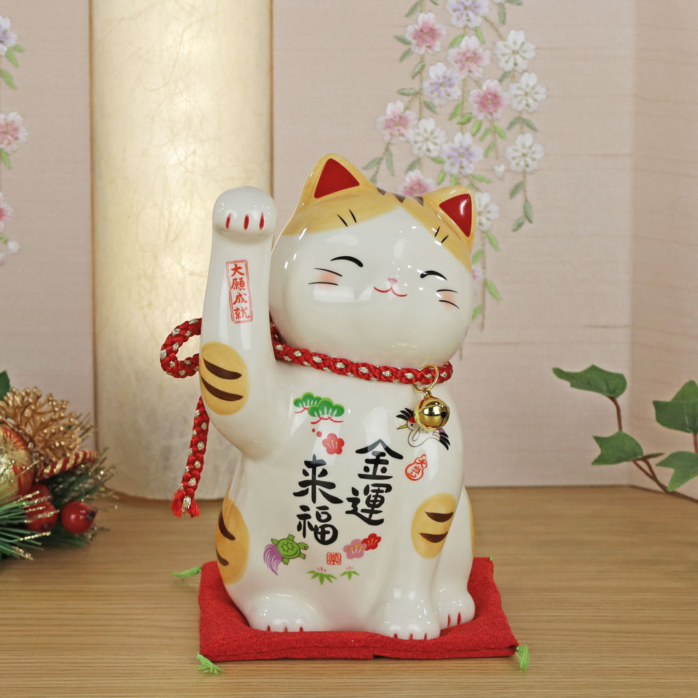 猫 置物 開運 縁起物 薬師窯(彩絵 金運 来福 トラ猫 招き猫 座布団付き YA7613-43)ギフト お祝い 陶器 おしゃれ まねきねこ 招き猫の置物 貯金箱