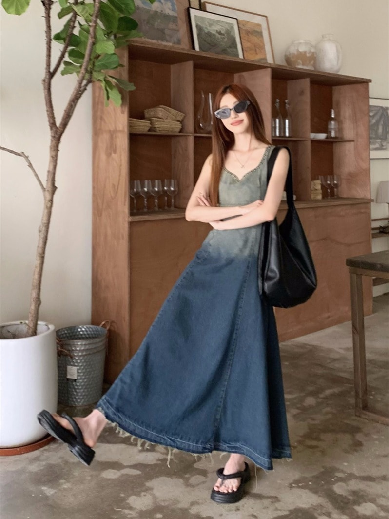 夏の女性のためのデザインされたグラデーションデニムキャミソールドレスレトロな気質スリム痩身ロングスカート